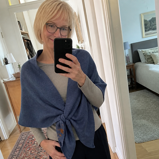 Dette skjerfet er mitt nye favorittilbehør! Føles luksuriøst og er superenkelt å style. Anbefales!